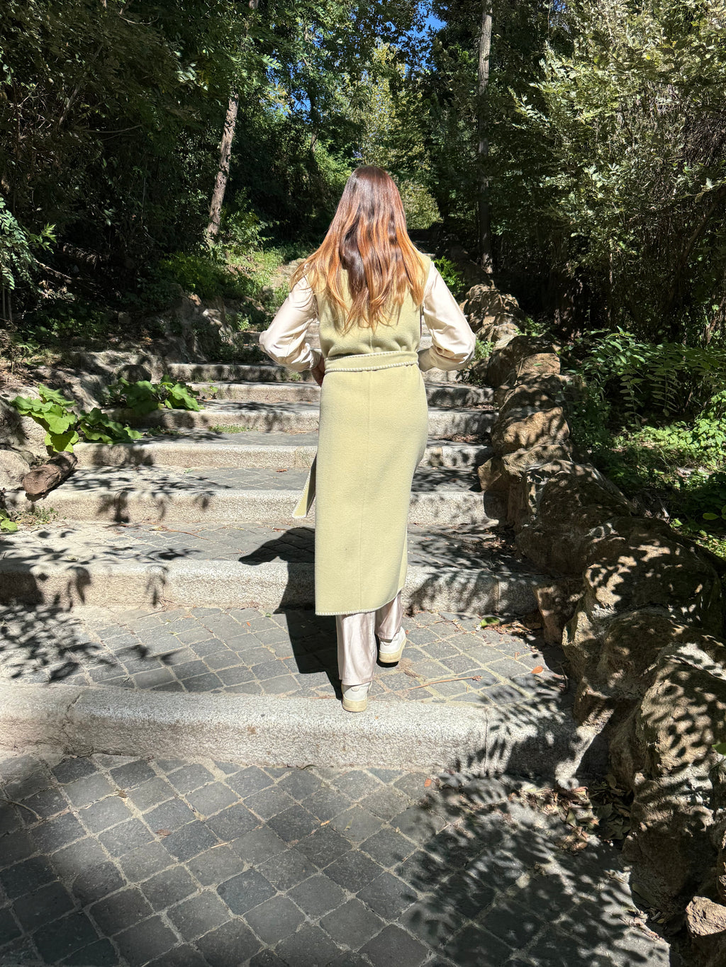 Tailored sleeveless light green wool coat limited edition